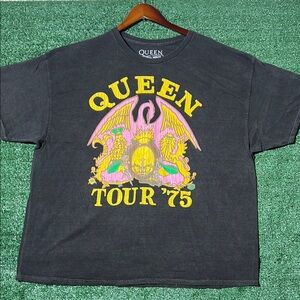 Queen Tour '75 Graphic T-Shirt